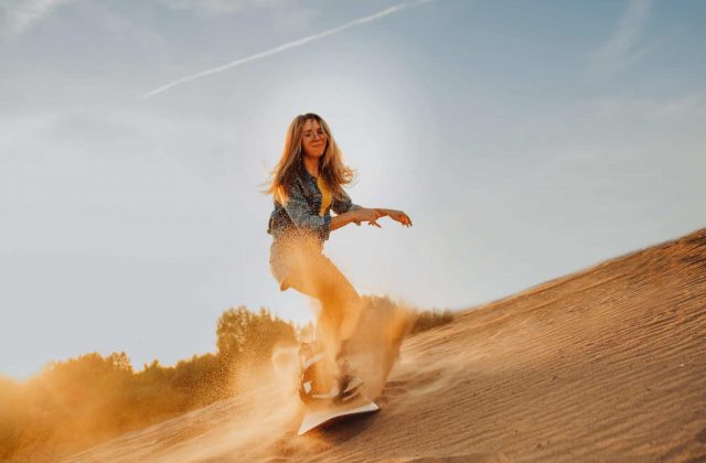 Dubai-Sandboarding-Desert-2048x1365