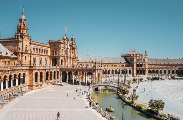 joan-oger-PWrNP4bQHB4-unsplash_fb — Joan Oger / Unsplash